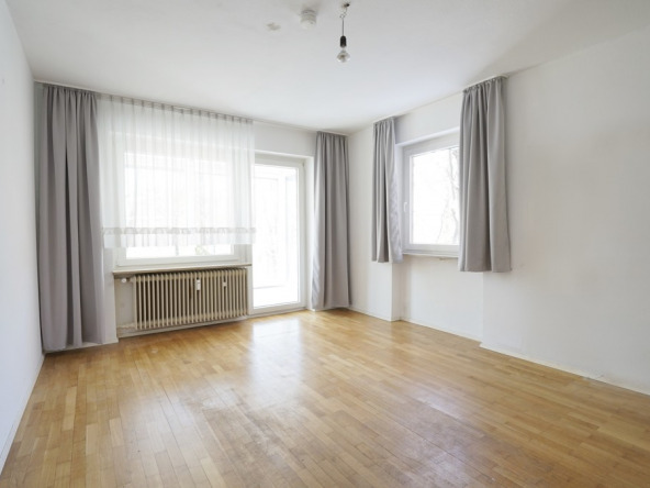 Wohnzimmer 1 unmöbliert