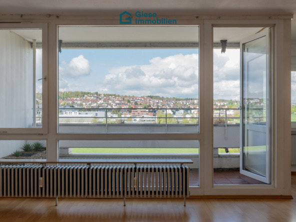 Balkon durch Fenster
