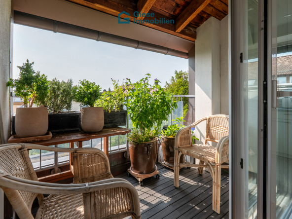 Balkon mit Stühlen