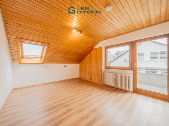 DG Kinderzimmer mit Balkonzugang