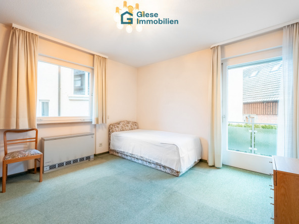 Schlafzimmer (EG)