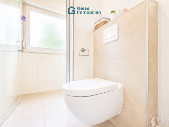 Toilette samt Dusche
