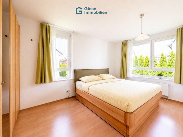 Schlafzimmer 1
