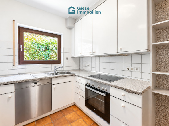 bright_clean_modern_u_shaped_kitchen_interior_ph